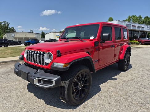 Used 2025 Jeep Wrangler Unlimited Sahara w/ Safety Group AWD/4WD image 2