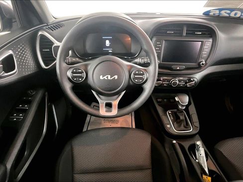 Used 2025 Kia Soul LX FWD image 8