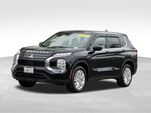Used 2024 Mitsubishi Outlander ES image 1