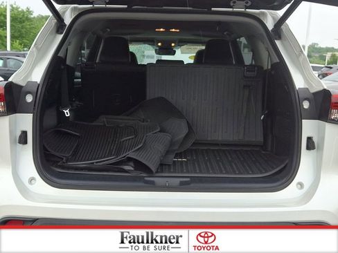 Certified 2021 Toyota Highlander XLE AWD/4WD image 30