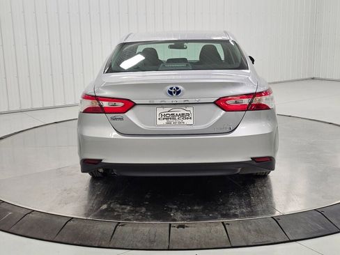 Used 2018 Toyota Camry LE image 4