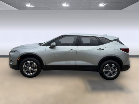 Used 2023 Chevrolet Blazer LT w/ Driver Confidence Package FWD image 2