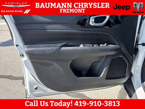 Used 2025 Jeep Compass Trailhawk AWD/4WD image 10