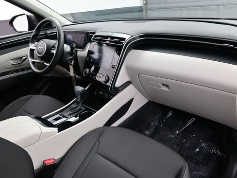 Used 2024 Hyundai Tucson SE image 13