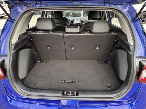Used 2022 Hyundai Venue Limited FWD image 7