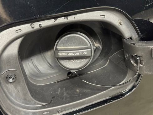 Used 2017 Chevrolet Cruze Premier image 12