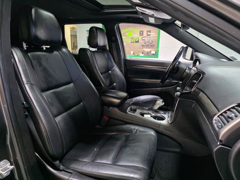 Used 2020 Jeep Grand Cherokee Limited AWD/4WD image 25