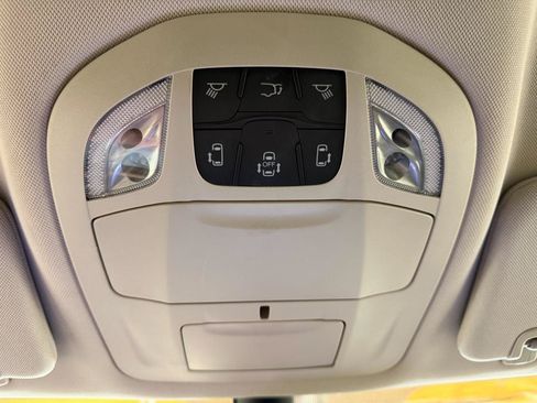 Used 2023 Chrysler Voyager LX FWD image 23