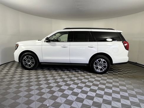 Used 2025 Ford Expedition Active image 3