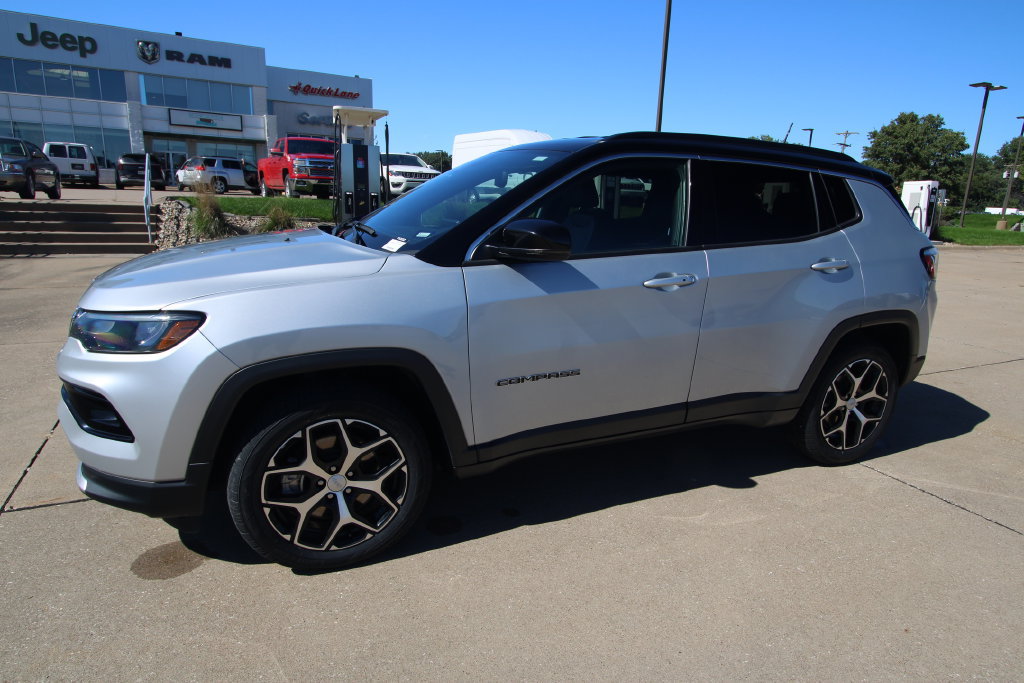 Used 2024 Jeep Compass Limited AWD/4WD image 16