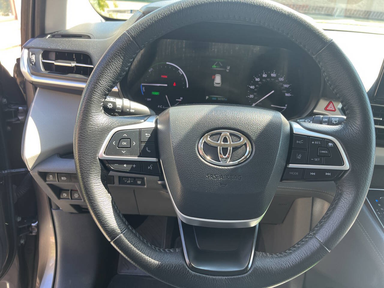 Used 2022 Toyota Sienna XLE FWD image 6
