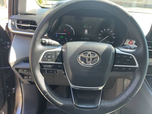 Used 2022 Toyota Sienna XLE FWD image 6