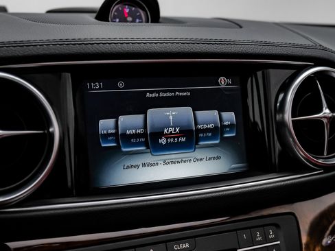 Used 2017 Mercedes-Benz SL 550 image 74