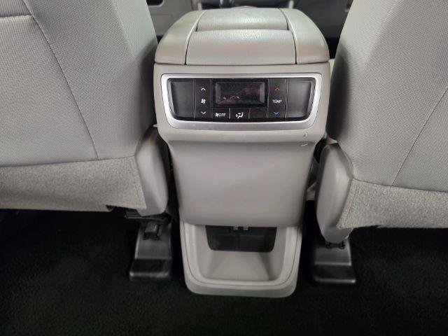 Used 2018 Toyota Highlander LE w/ Carpet Mat Package (TMS) FWD image 39