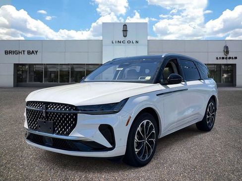 Used 2024 Lincoln Nautilus Reserve w/ Equipment Group 203A AWD/4WD image 2