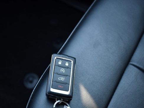 Used 2025 Jeep Grand Cherokee Limited w/ Black Appearance Package image 15