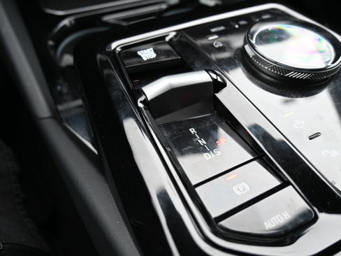 Used 2024 BMW 530i w/ Convenience Package image 27