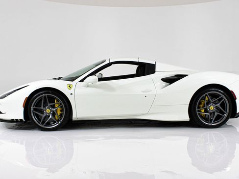 Used 2022 Ferrari F8 Tributo RWD image 6