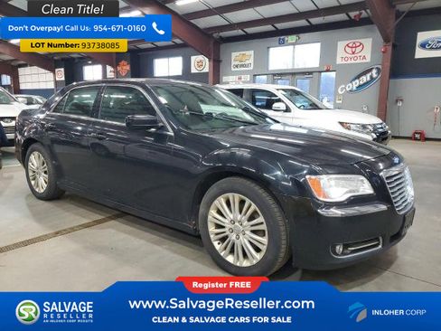Used 2013 Chrysler 300 AWD w/ Driver Convenience Group image 5