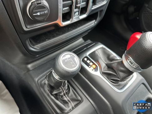 Used 2023 Jeep Gladiator Overland image 5