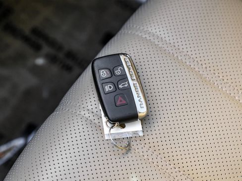 Used 2017 Land Rover Range Rover HSE image 53