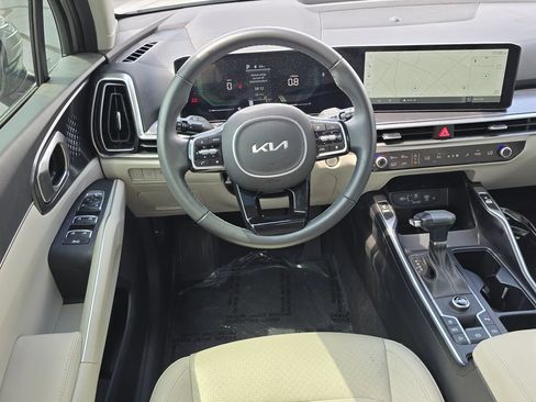 Certified 2025 Kia Sorento EX w/ Panoramic Sunroof Package FWD image 11