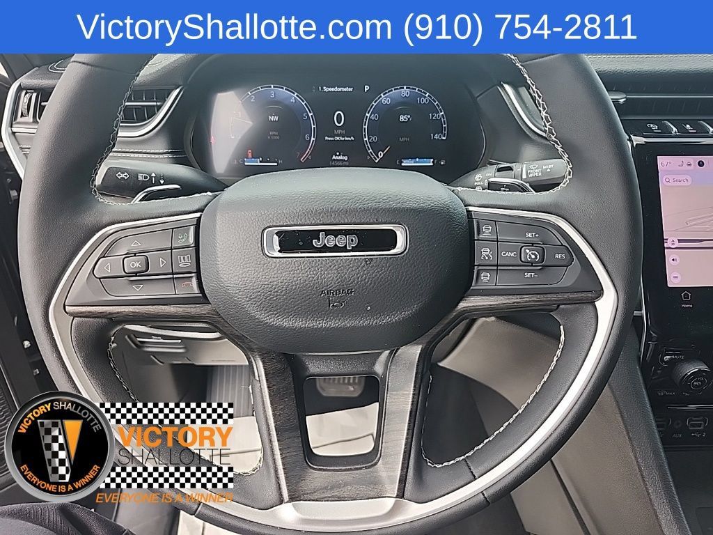 Used 2025 Jeep Grand Cherokee Limited w/ Luxury Tech Group II AWD/4WD image 12