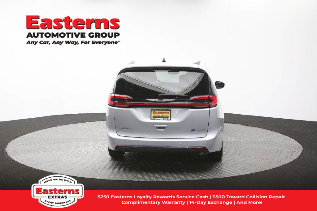 Used 2023 Chrysler Pacifica Limited FWD image 39