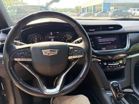 Used 2022 Cadillac XT6 Premium Luxury w/ Technology Package FWD image 17