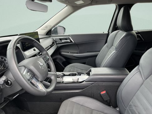 Used 2025 Mitsubishi Outlander SE AWD/4WD image 14