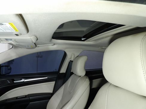 Used 2018 Ford Fusion Titanium image 11