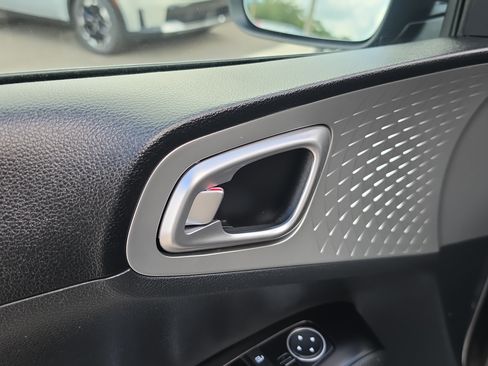 Certified 2023 Kia Soul LX FWD image 18