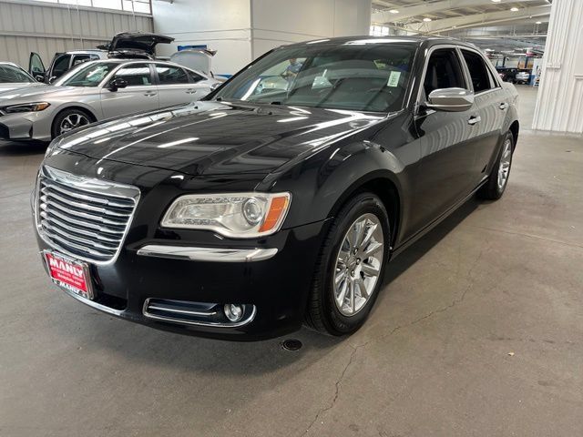 Used 2013 Chrysler 300 C RWD image 7