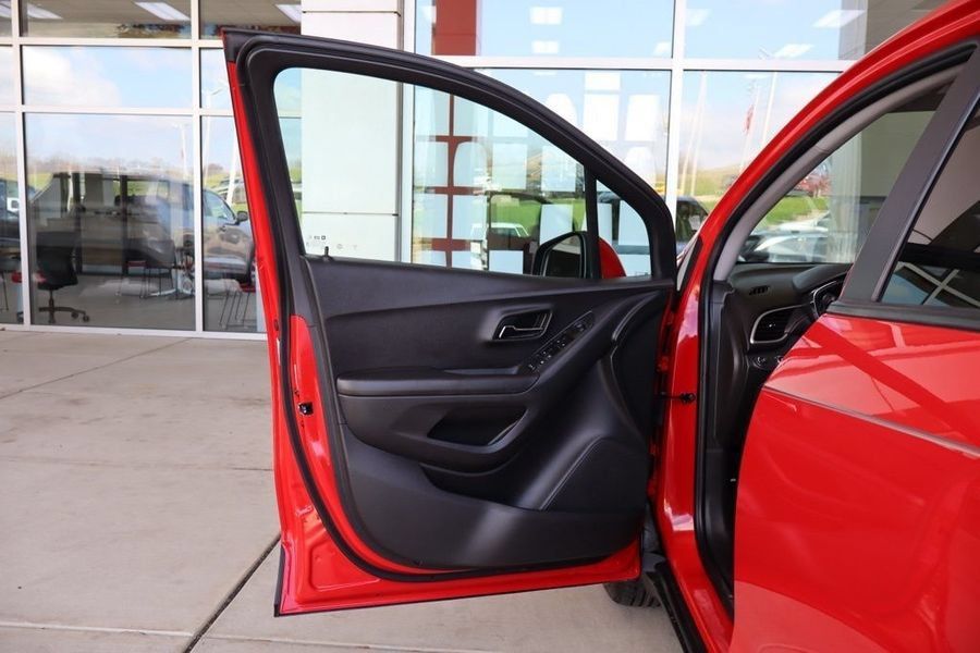 Used 2020 Chevrolet Trax LS w/ Tint and Cruise Package FWD image 12