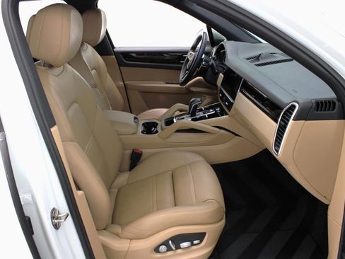 Used 2019 Porsche Cayenne image 49