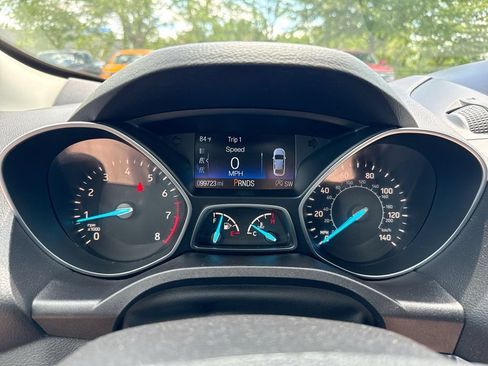 Used 2019 Ford Escape SE FWD image 12