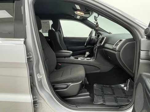 Used 2021 Jeep Grand Cherokee Laredo image 13