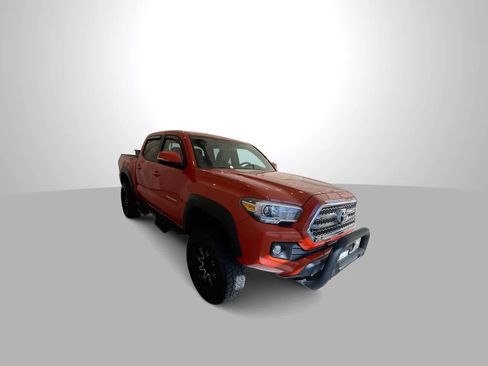 Used 2016 Toyota Tacoma TRD Off-Road w/ Towing Package AWD/4WD image 2