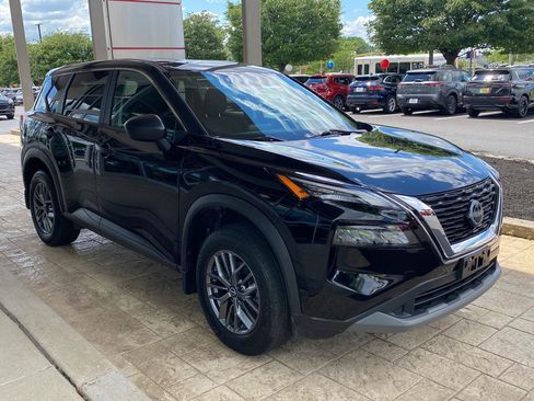 Certified 2023 Nissan Rogue S AWD/4WD image 3