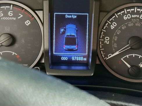 Certified 2019 Toyota Tacoma TRD Sport w/ Technology Package image 10