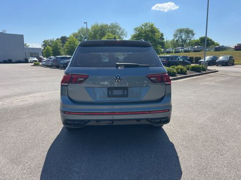 Used 2022 Volkswagen Tiguan SE R-Line image 4