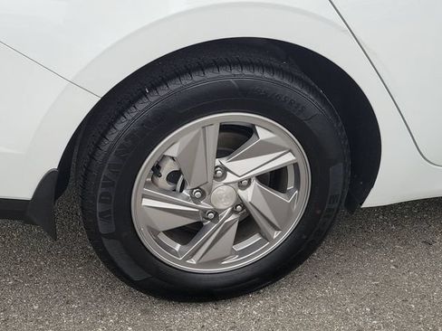 Used 2025 Hyundai Elantra SE FWD image 26