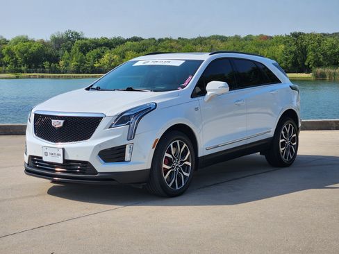 Used 2022 Cadillac XT5 Sportv w/ Technology Package AWD/4WD image 2