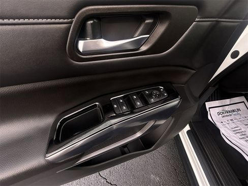 Certified 2023 Nissan Pathfinder SL image 19