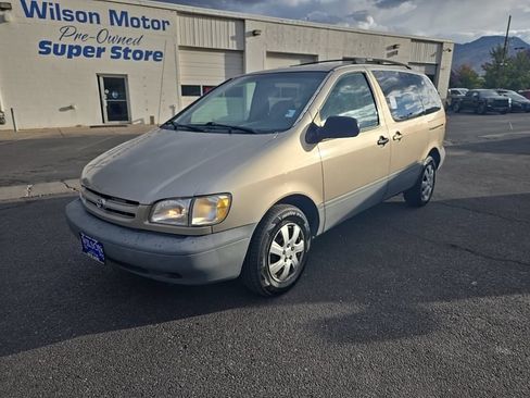 Used 2000 Toyota Sienna LE FWD image 1