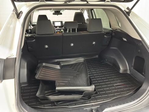 Used 2019 Toyota RAV4 XLE w/ Carpet Mat Package AWD/4WD image 25