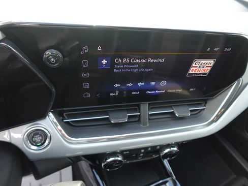 Used 2025 Chevrolet Trax LT w/ Driver Confidence Package image 18