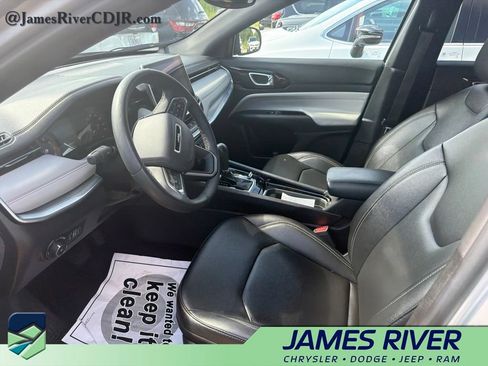 Used 2025 Jeep Compass Limited AWD/4WD image 2