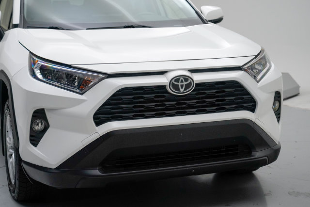 Used 2019 Toyota RAV4 XLE w/ All Weather Liner Package AWD/4WD image 9