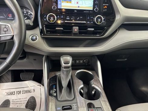 Used 2021 Toyota Highlander Limited AWD/4WD image 19
